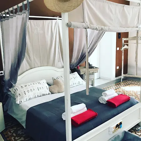 Napul'art Bed and Breakfast 4*