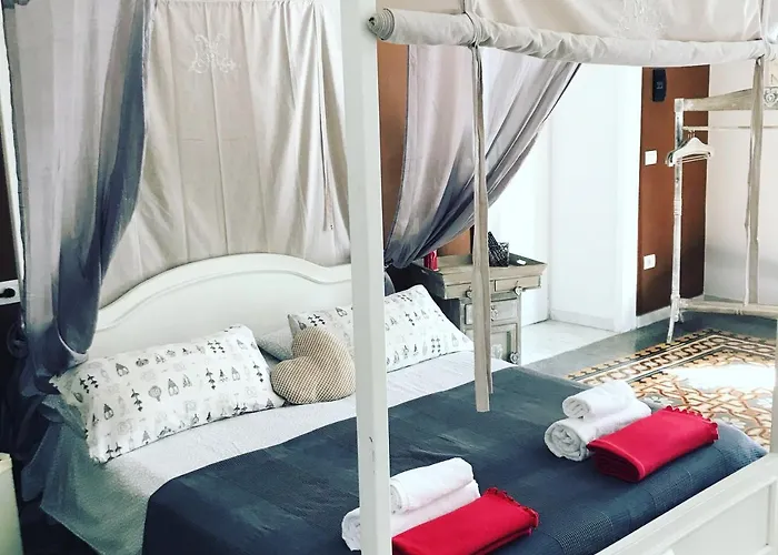 Napul'art Bed and Breakfast 4*